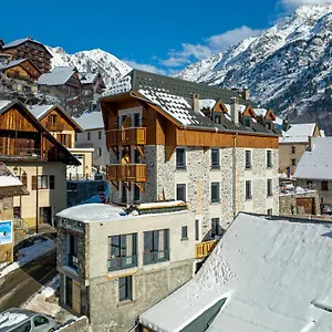 https://madame-vacances-hotel-les-cimes.hotels-rhonealpes.com